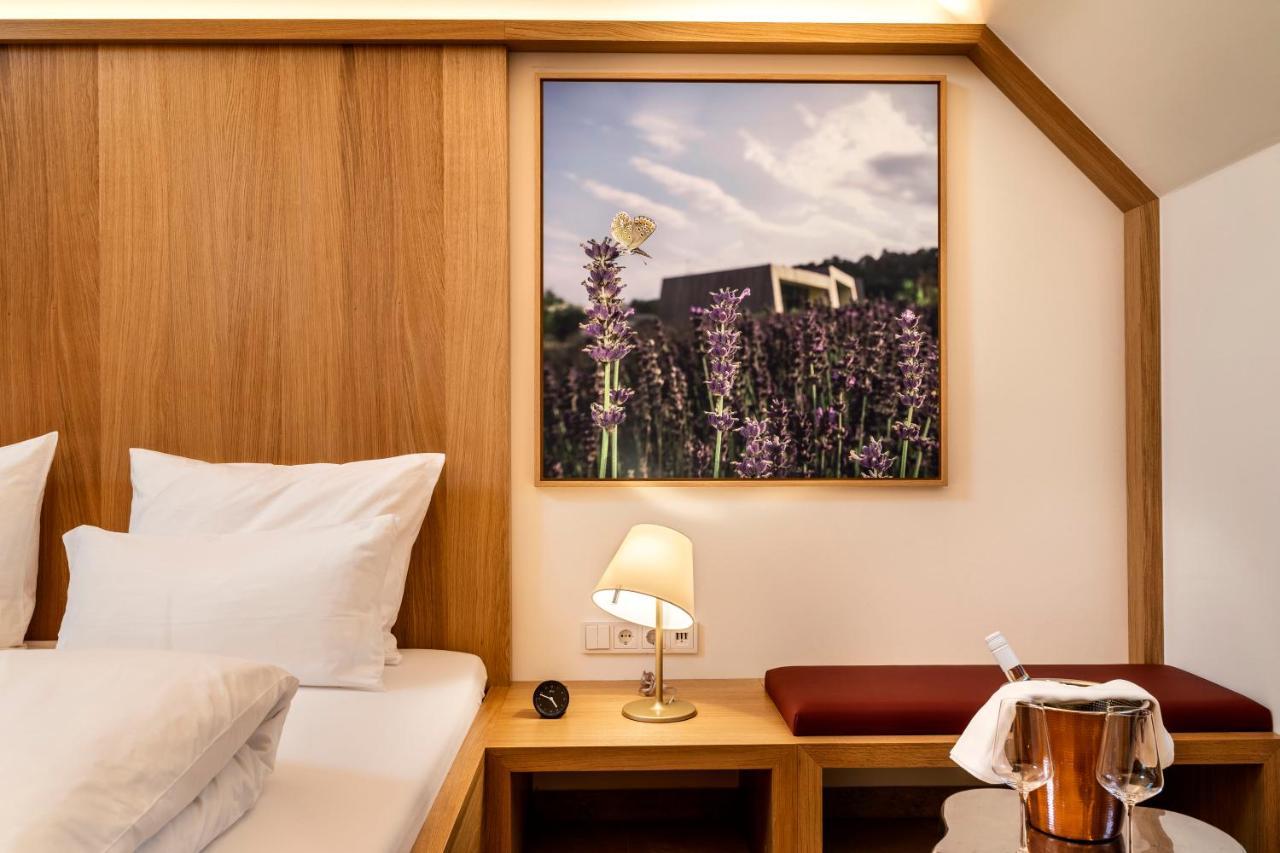 Flora Auf Gut Guntrams Hotel Schwarzau am Steinfelde Buitenkant foto